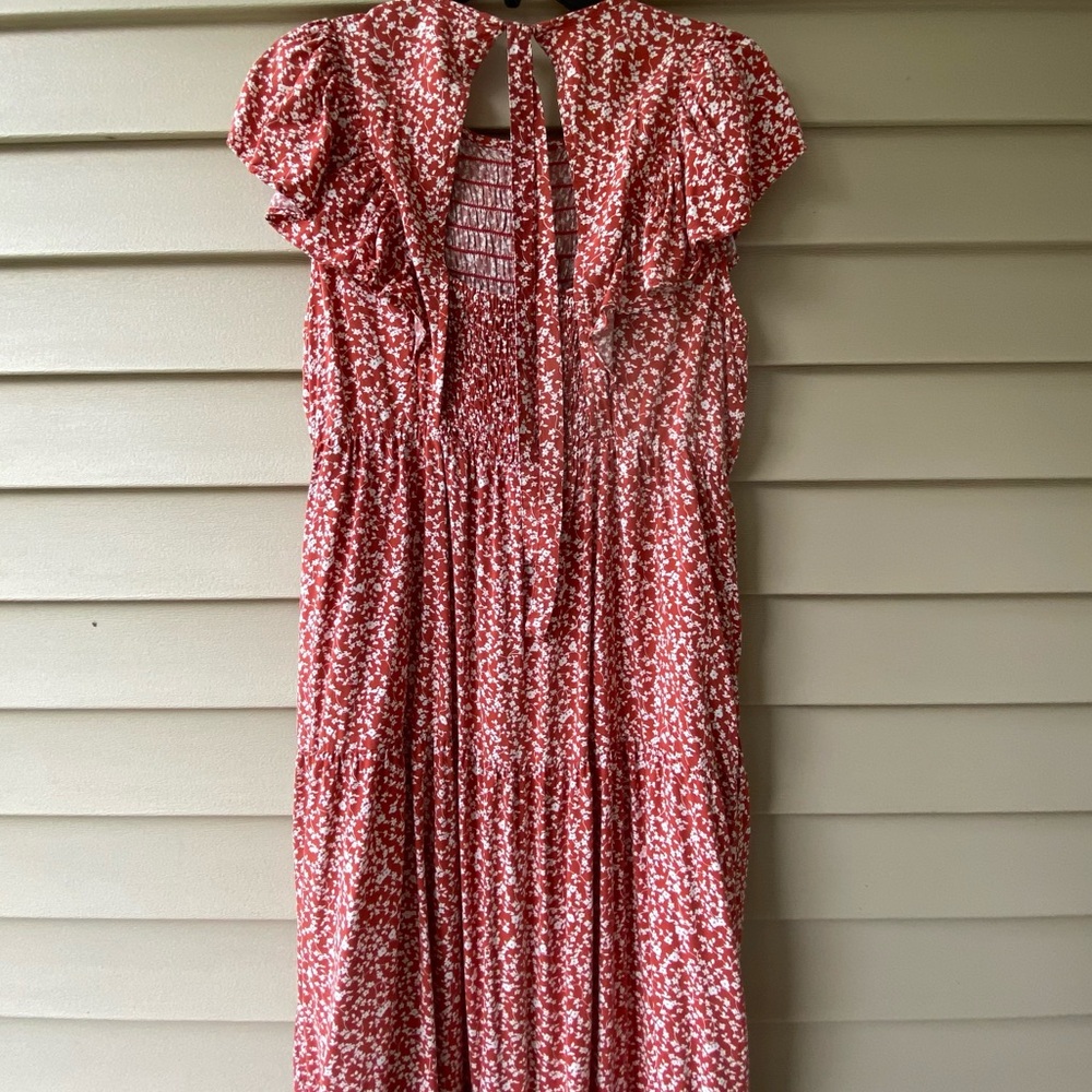 VGUC Old Navy Sz-L(M) Red & White Floral Layers, Ruffled Sleeves, Gathered Chest - Picture 8 of 16